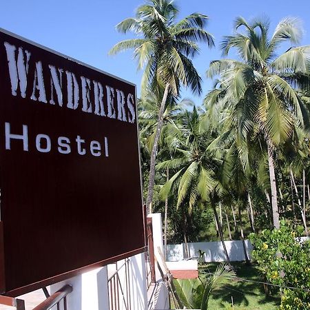 Wanderers Hostel Morjim Exterior photo